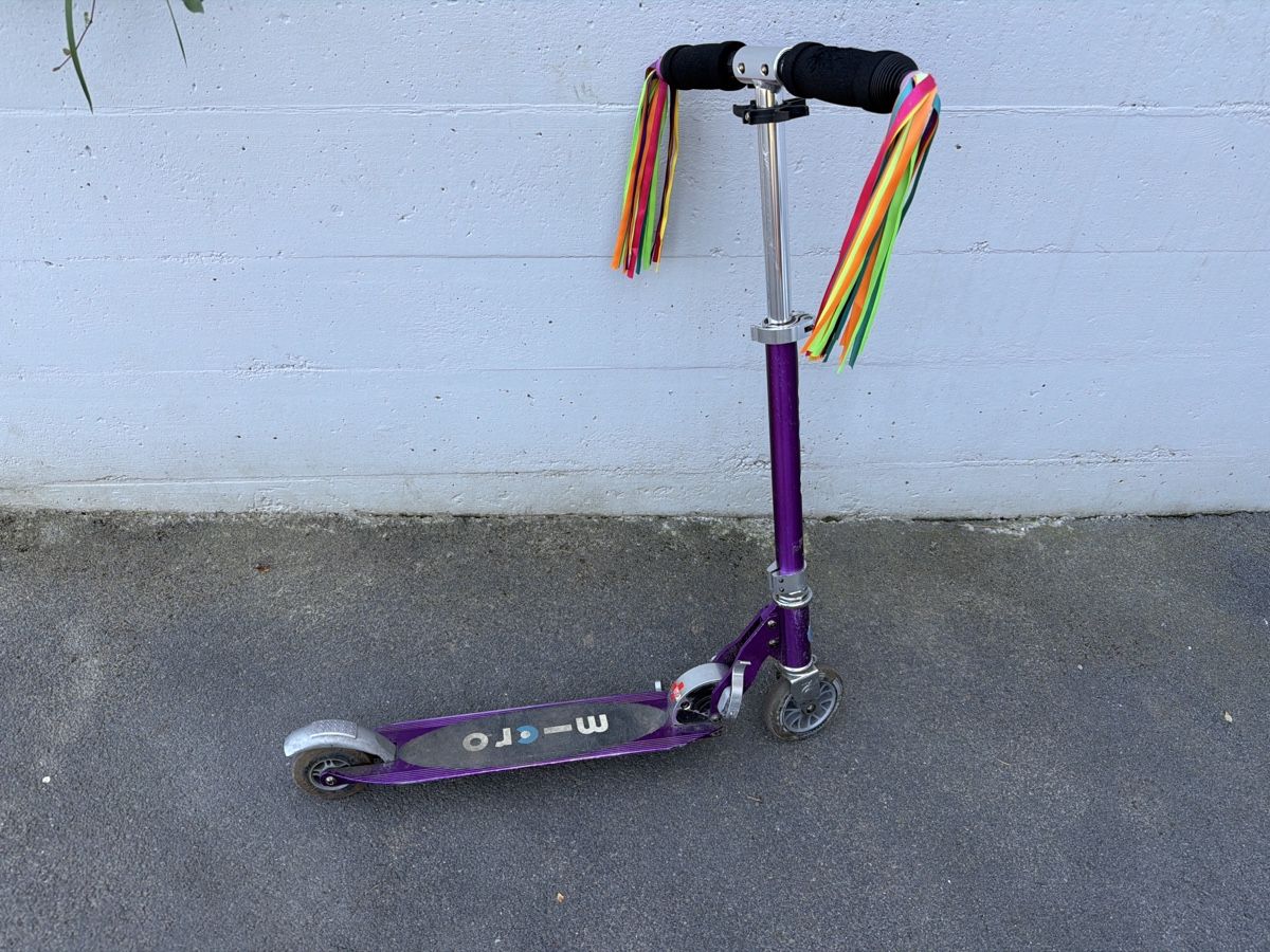 Micro Kickboard: Lila Micro Scooter, Bändeli am Lenker (abnehmbar) – Usato da Egnach venduto da Staubius2