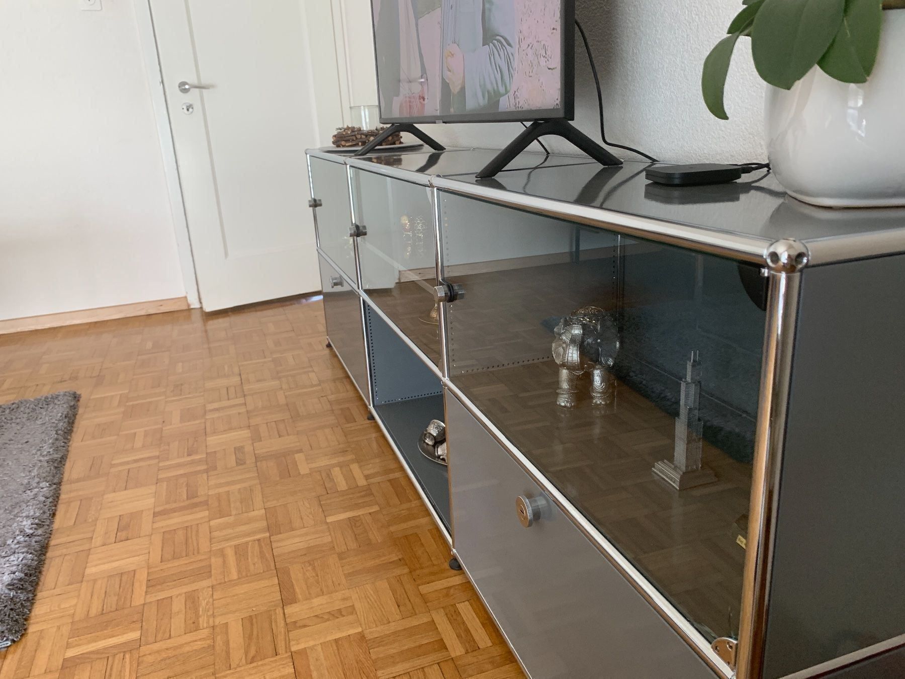 Cassettiere: USM  Sideboard/vitrine  Schwarz Lieferung Gratis – Usato da Thun venduto da Thuno6 3