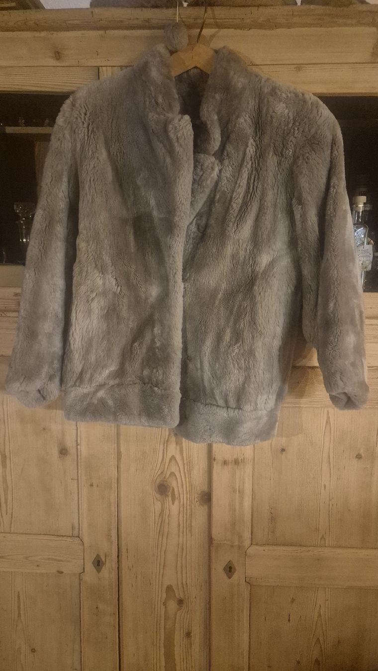 Jacken: veste en fourrure  – Neu (gemäss Beschreibung) aus Mollens VD von vrg_b6my