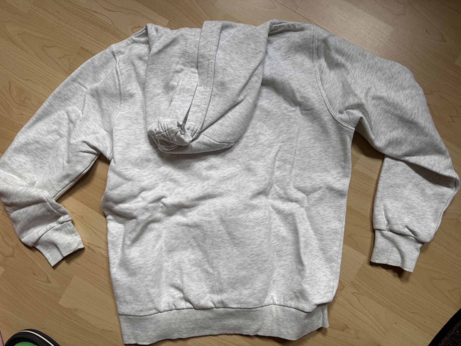 Ellesse Pullover & Sweatshirts: Ellesse Kapuzenpullover grau Grösse 152-158 gebraucht – Gebraucht aus Bäriswil BE von salatissimo 3