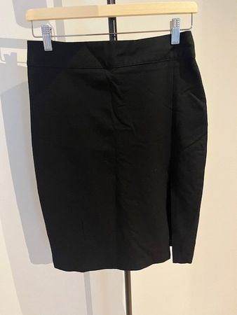 Schwarzer Business-Bleistiftrock mit Schlitz Gr. M Top Z...