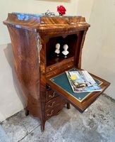 Französischer Bombé-Sekretär im Rokoko-Stil
