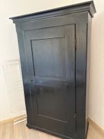 Kleiderschrank aus Holz schwarz gestrichen gebraucht