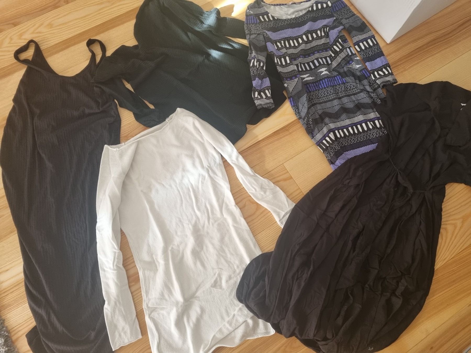 Lotti di vestiti: Minikleid Kleid Strickkleid Kleiderpaket Longpullis – Usato da Pratteln venduto da madi1990 1