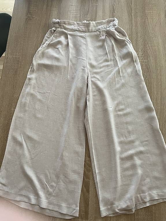 Pantalons: Weisse Stoffhose  – D'occasion à Basel par Make-up-lover