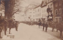 Olten Baslerstrasse mit Militärparade