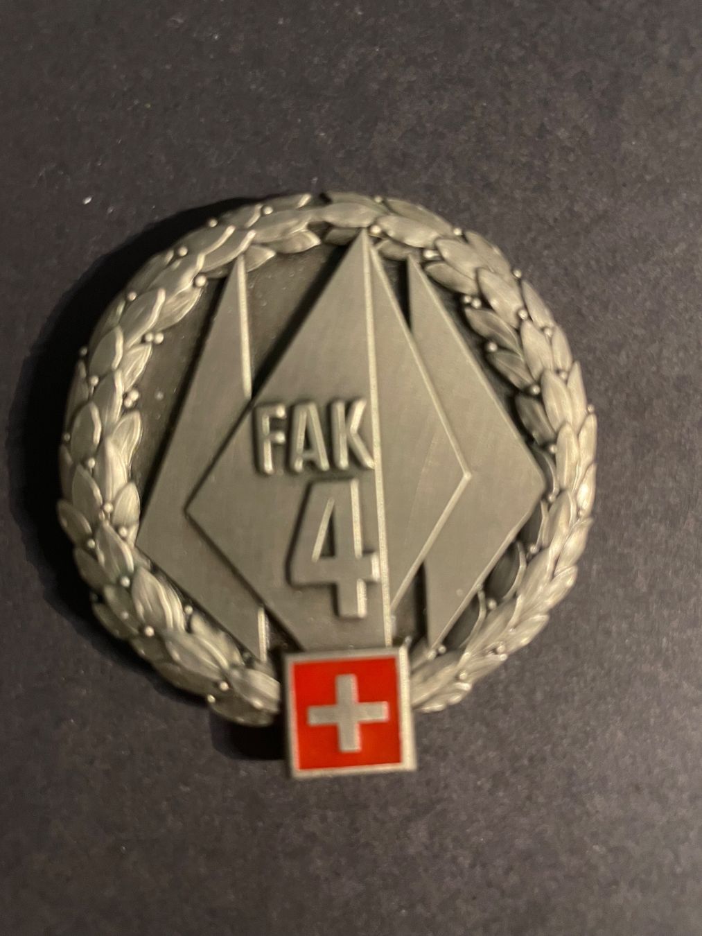 Schweizer Armee Uniformen: Schweizer Armee Militär Peret Emblem – Gebraucht aus Wila von Lokelo
