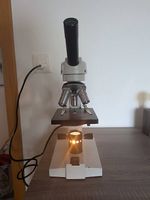 Microscope monoculaire d'étude