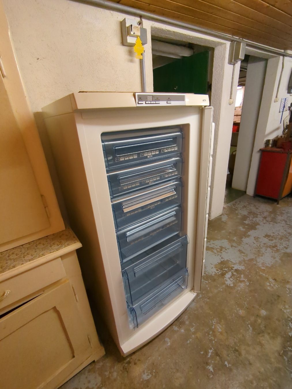 Congelatori: Tiefkühler AEG Electrolux – Usato da Rothrist venduto da Schrottbox 1