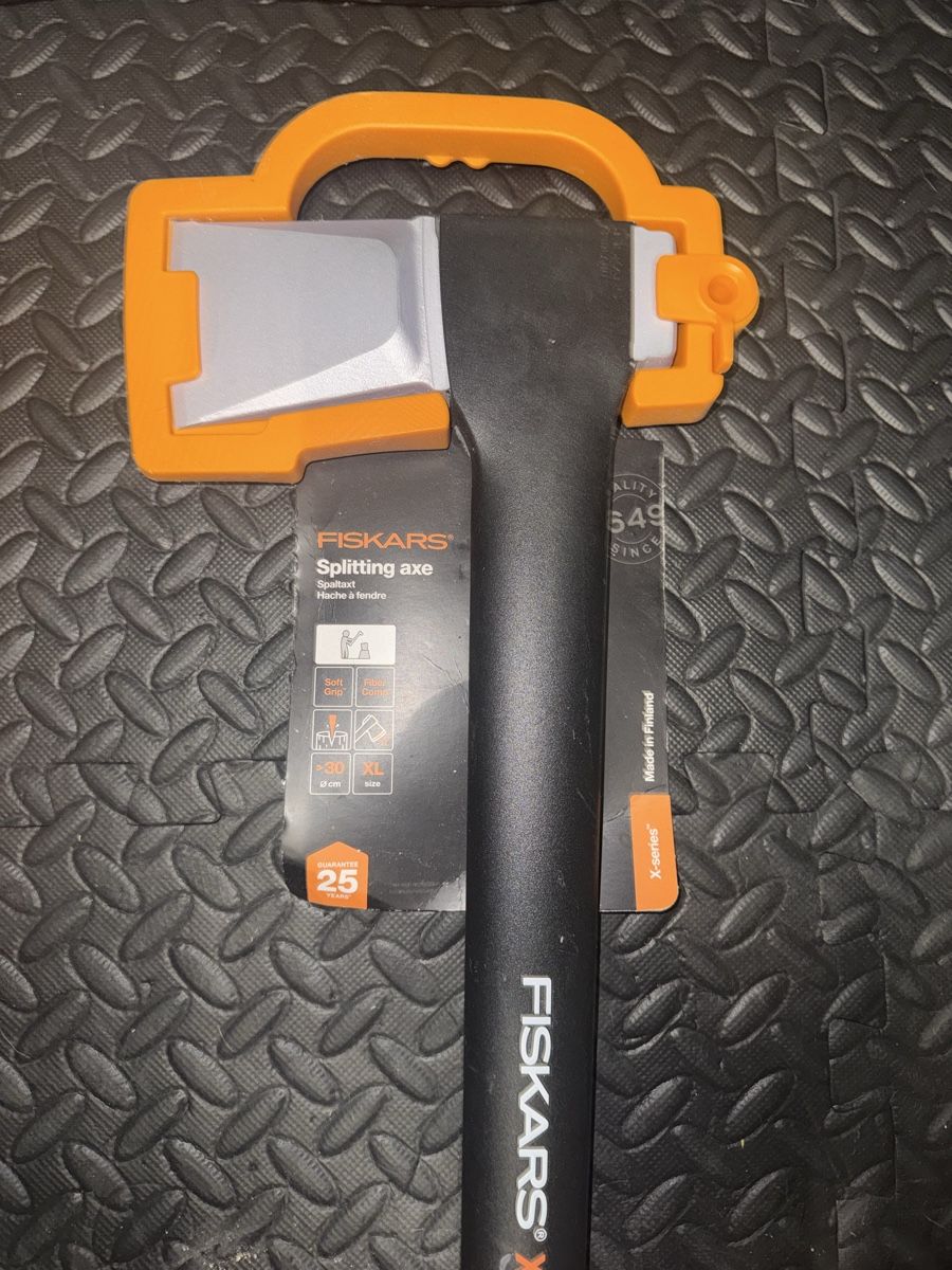 Fiskars Tutti gli attrezzi: NEW Fiskars splitting axe and hedge shear – Nuovo e nell'imballaggio originale da Genolier venduto da fan_6jww 1