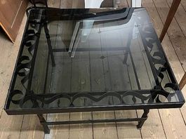 Sofatisch aus Schmiedeeisen und mit Glasplatte
