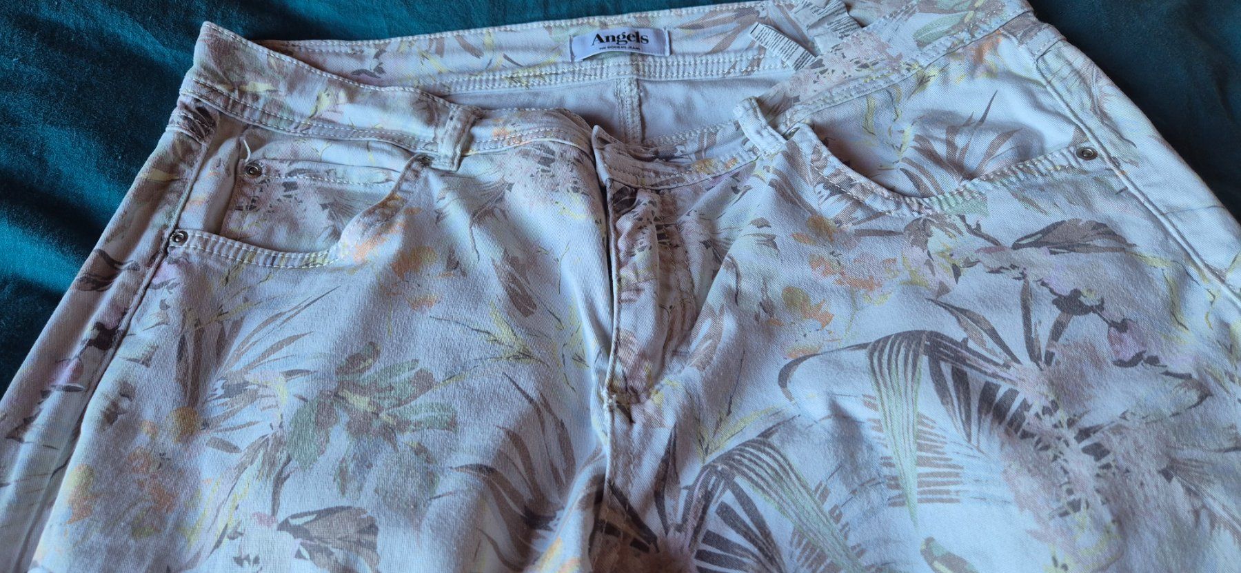 Angels Pantalons: Pantacourt 3/8 – D'occasion à Troistorrents par ell_6fws 1
