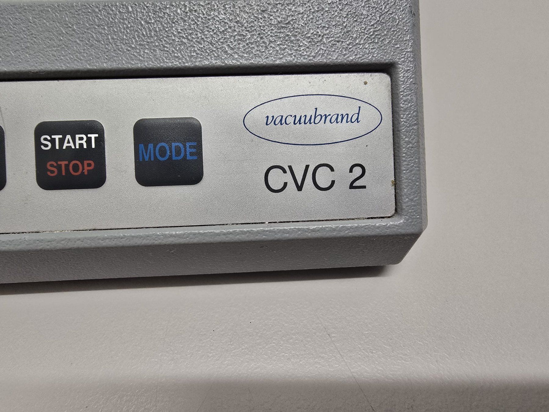 Sistema di controllo: vacuubrand CVC 2 vacuumcontroller – Usato da Niederdorf venduto da LeptonAG_Labor 3
