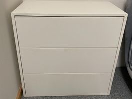 Schrank mit Schubladen