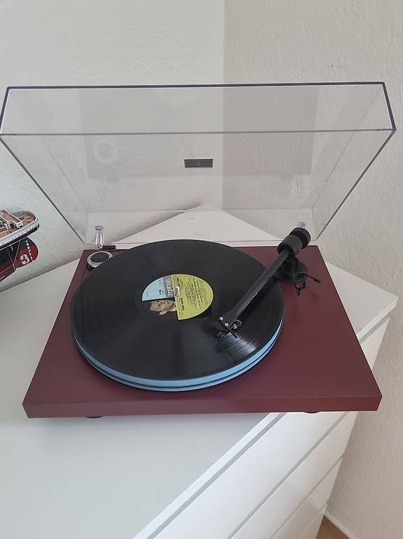 Pro-ject Giradischi: Fred Perry Pro-Ject Record Deck / Maroon / White / Ice – Usato da Utzenstorf venduto da cel_vs29
