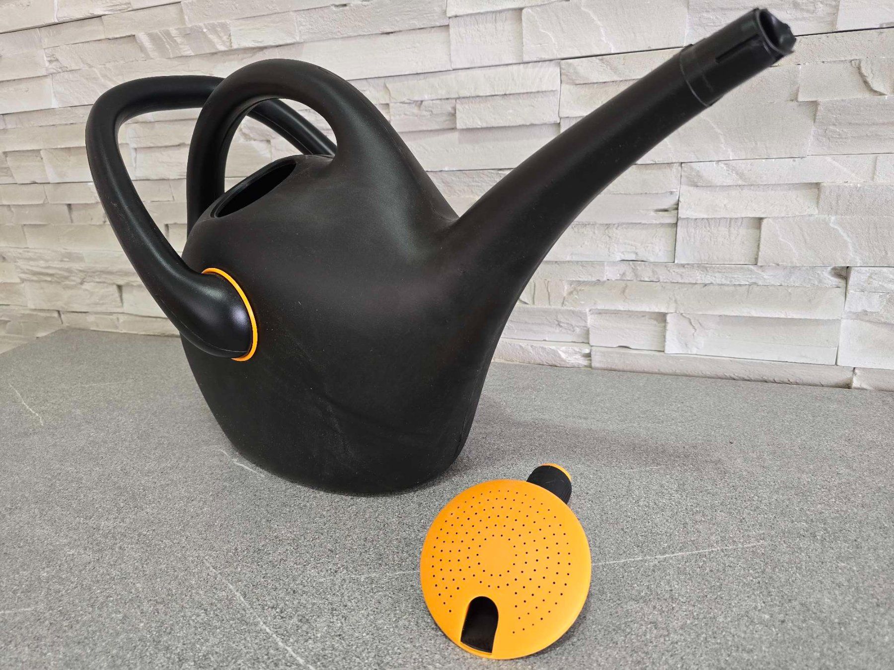 Bewässern & Giessen: Fiskars Gießkanne 10 Liter Kunststoff Gartengießer 2 Griffe – Neu (gemäss Beschreibung) aus Baar von  5