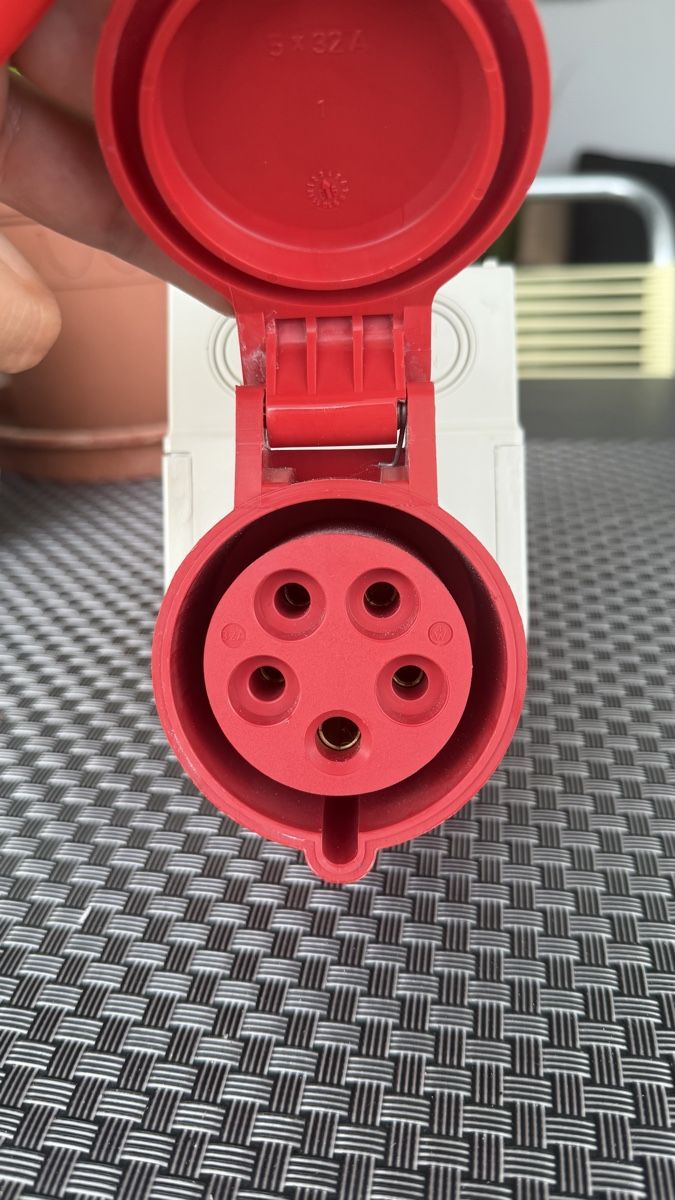 Walther Stecker: Walther CEE Steckdose Typ 32A 230V/400V IP44 – Gebraucht aus Wolfwil von Poulet60 3