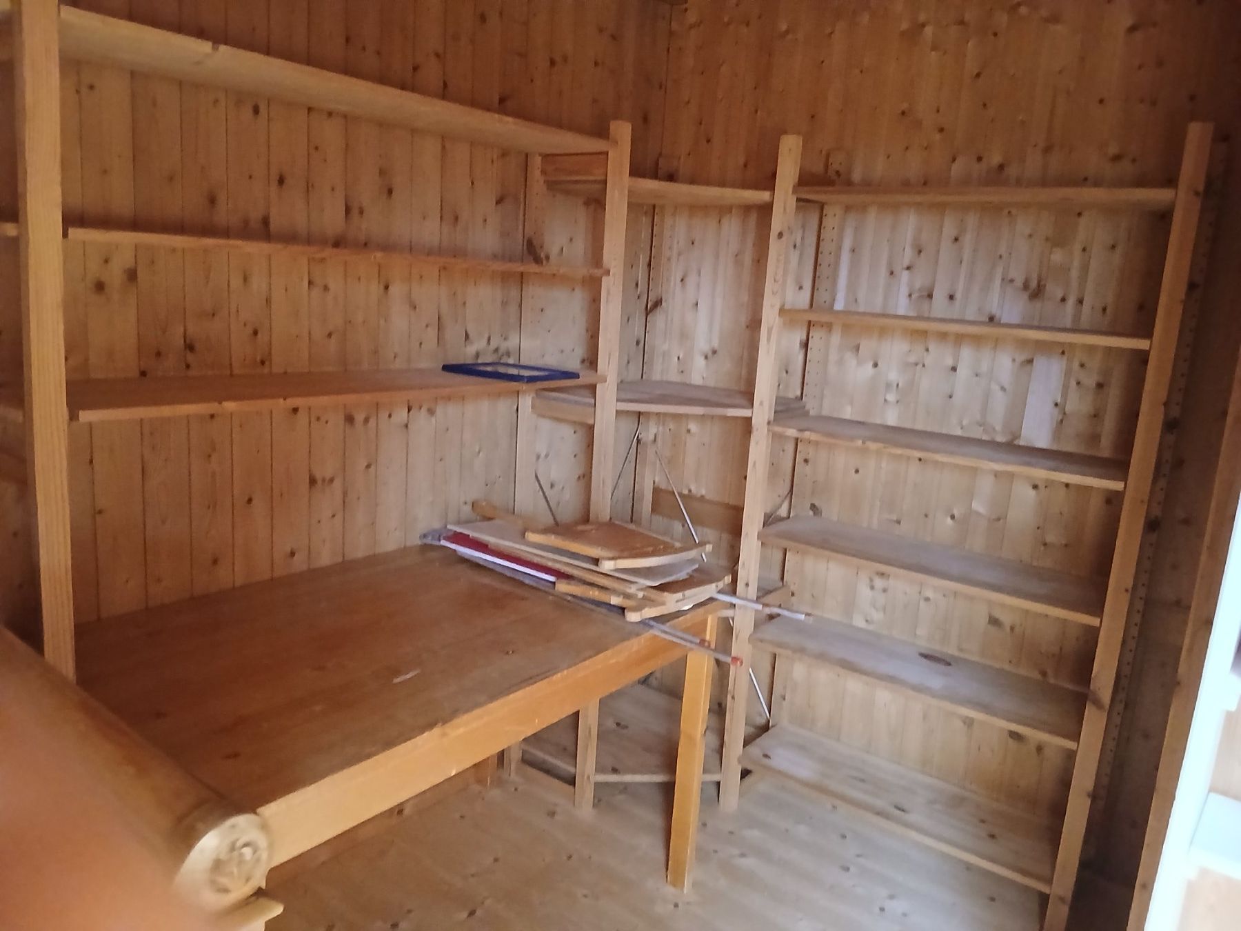 Scaffali: Holzregale über Ecken inkl. Tisch – Usato da Wetzikon ZH venduto da SignoraK