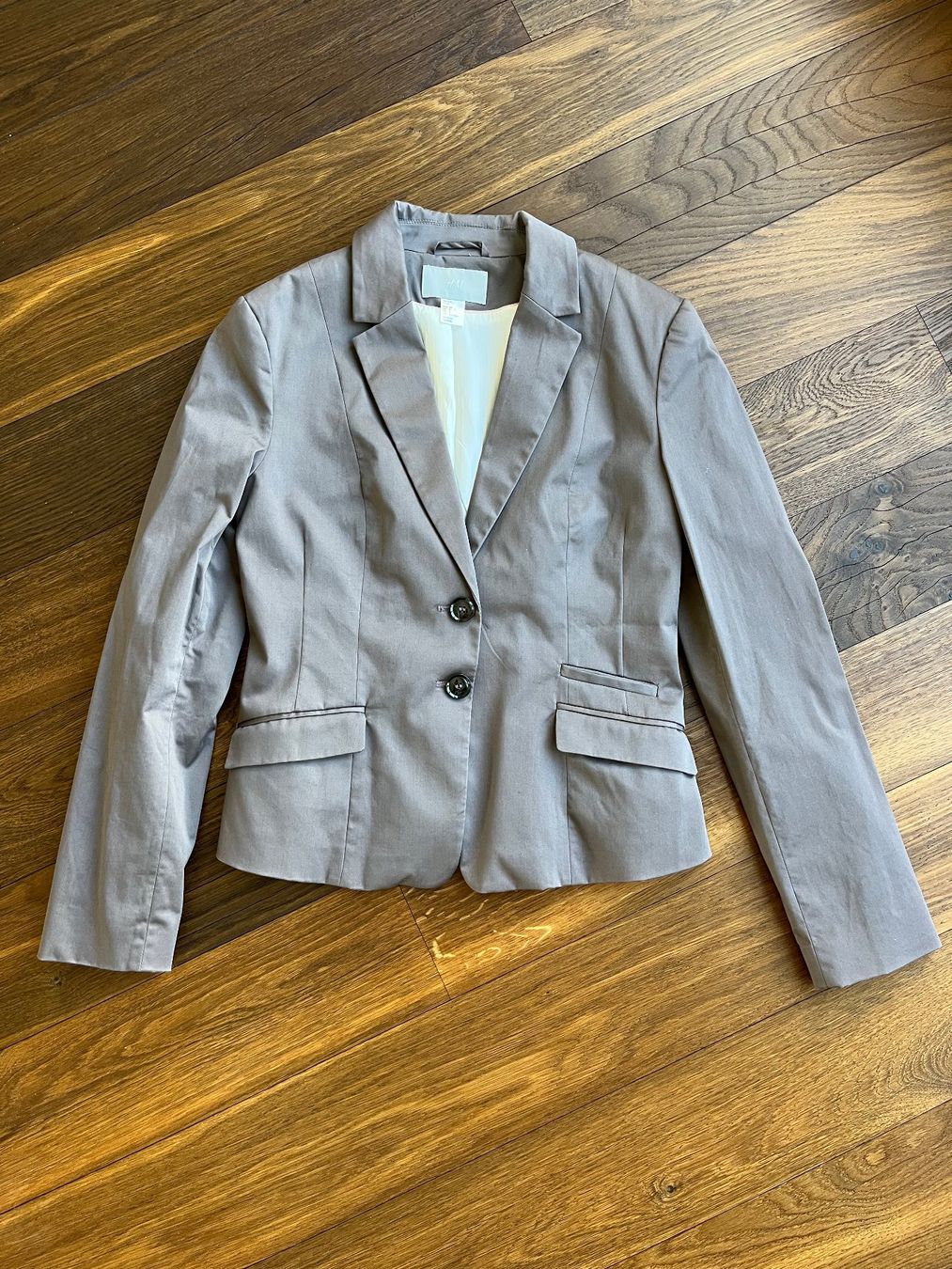 H&M Giacche: Jacke, eleganter Blazer in taupe / grau, Gr. 38 – Usato da Affoltern am Albis venduto da Blackrhythm 7