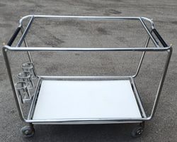 Servicewagen mit Flaschenhalter und Lenkrollen