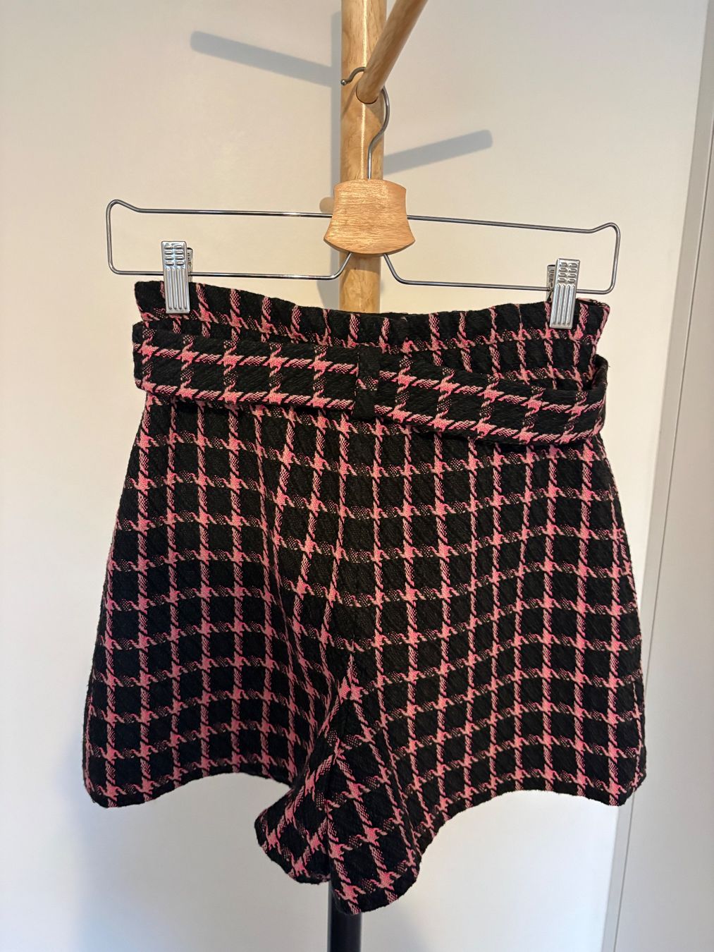 Maje Pantaloni: Maje Shorts black pink checked size 36 good condition – Usato da Genève venduto da ane_dr7w 1