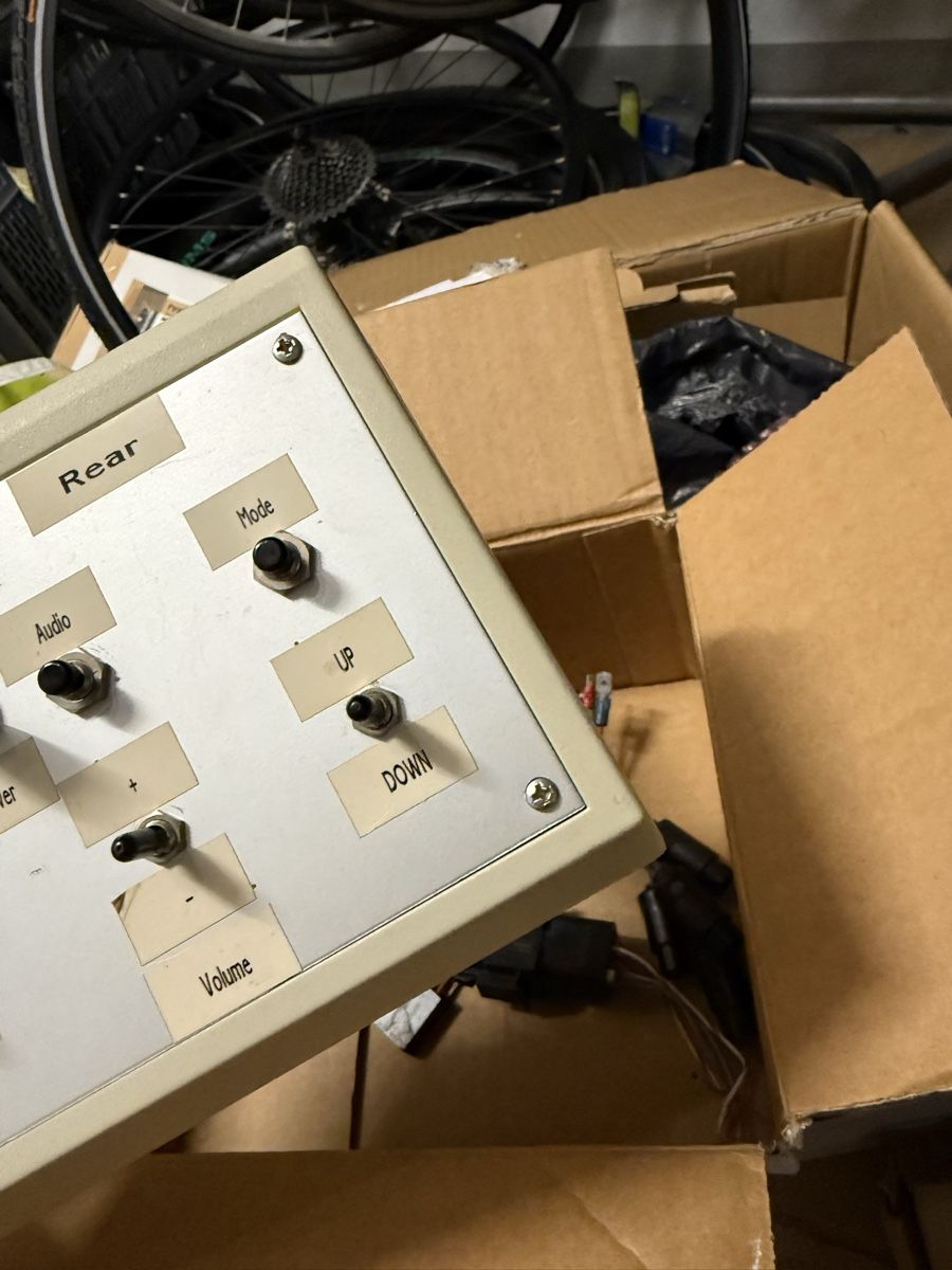 Composants électroniques: Bedienpanel Audio Steuerung mit Kabelbaum gebraucht – D'occasion à Oensingen par aziri123 6
