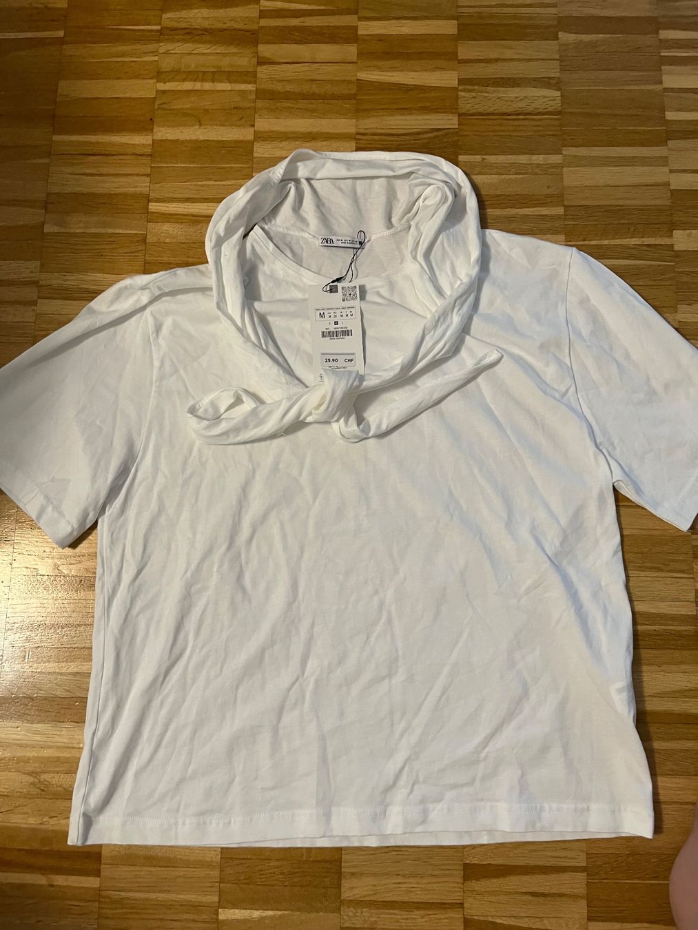 Zara Camicette: Bluse von Zara, Grösse M - neu mit Etikette – Nuovo (secondo la descrizione) da Basel venduto da Galia2000