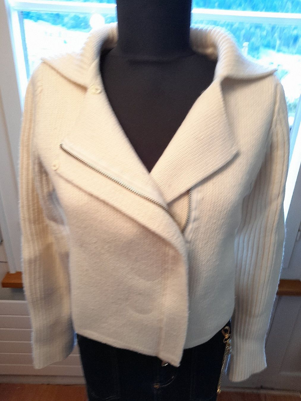 Giacche: Woll-Jacke offwhite Sisley – Usato da Leuggelbach venduto da schmetterlings-fee 2