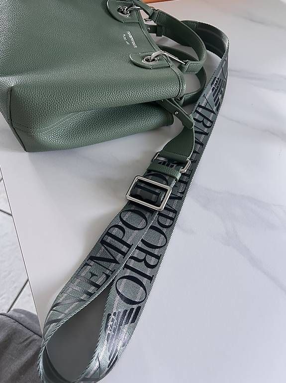 Sacs femmes: Borsa Armani verde salvia con tracolla – D'occasion à S. Vittore par mar_qdm8 2