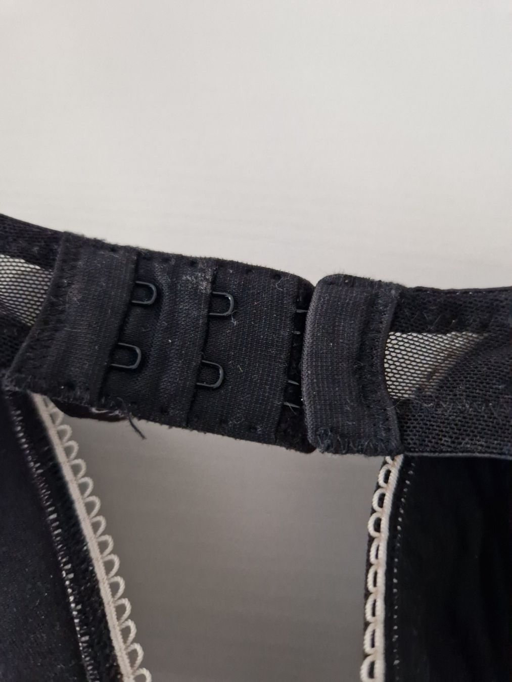 Beldona Sonstige Unterwäsche: Schwarzer BH Grösse mit weissen Details - Grösse 80C – Gebraucht aus Niedergösgen von _.vanii._ 2