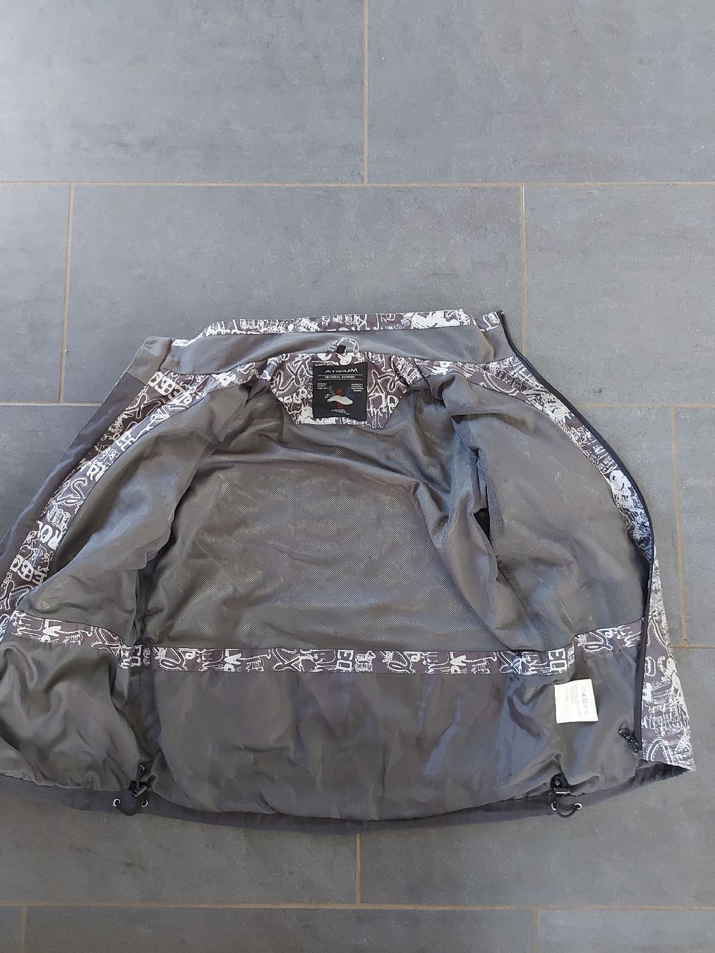 Giacche & Cappotti: Coole Übergangsjacke grau Gr 152 – Usato da Trimbach venduto da Shanja99 2