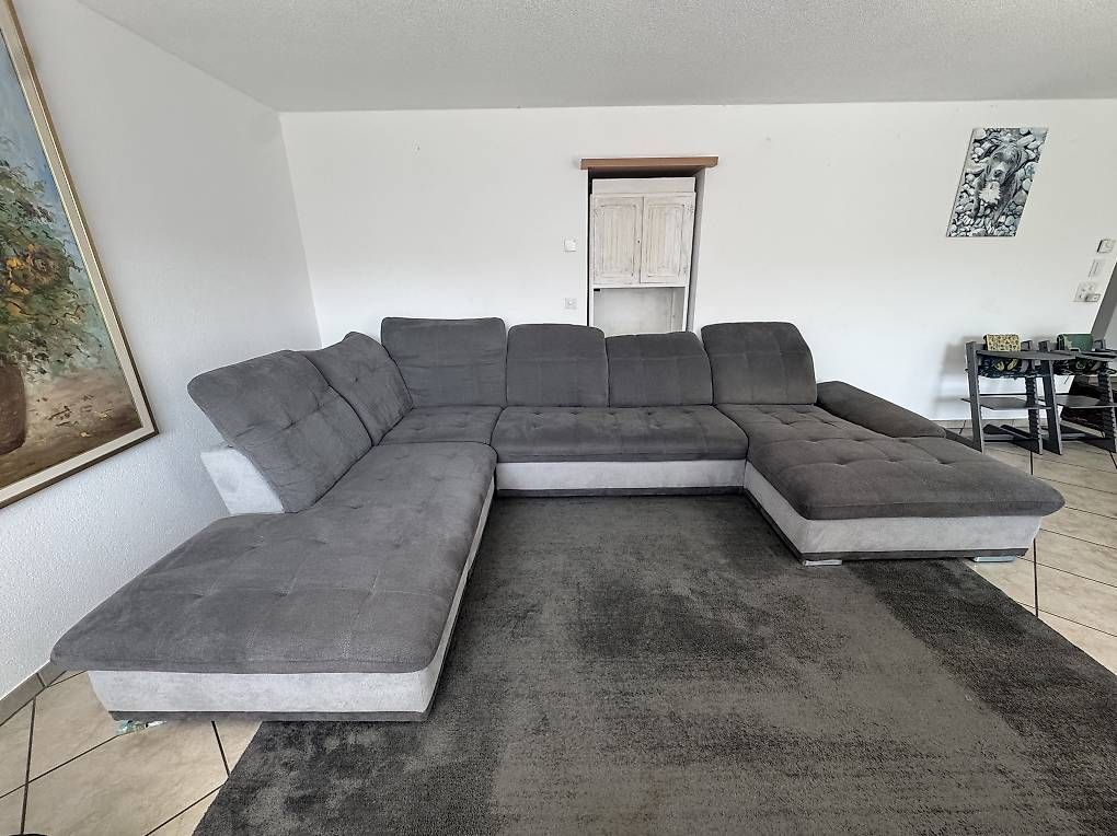 Sofas: Wohnlandschaft / Sofa  Grau  sehr guter Zustand – Gebraucht aus Buchs AG von der_z7jg