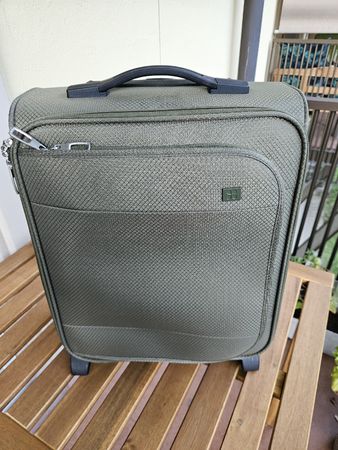 Rollkoffer olivgrün