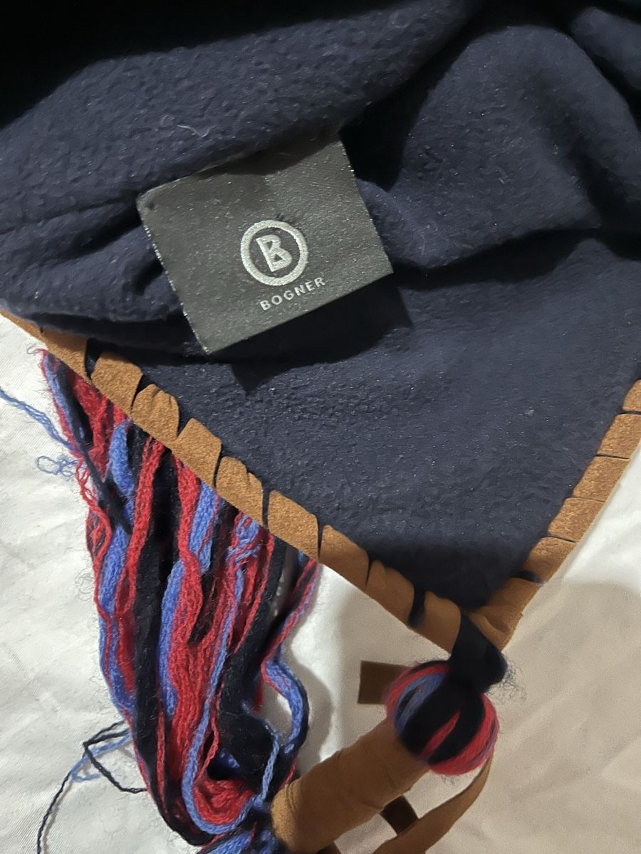 Bogner Copricapi, berretti & cappellini: Bogner Beanie Hat with Pom Pom  – Usato da Zürich venduto da ShopaholicGems 5