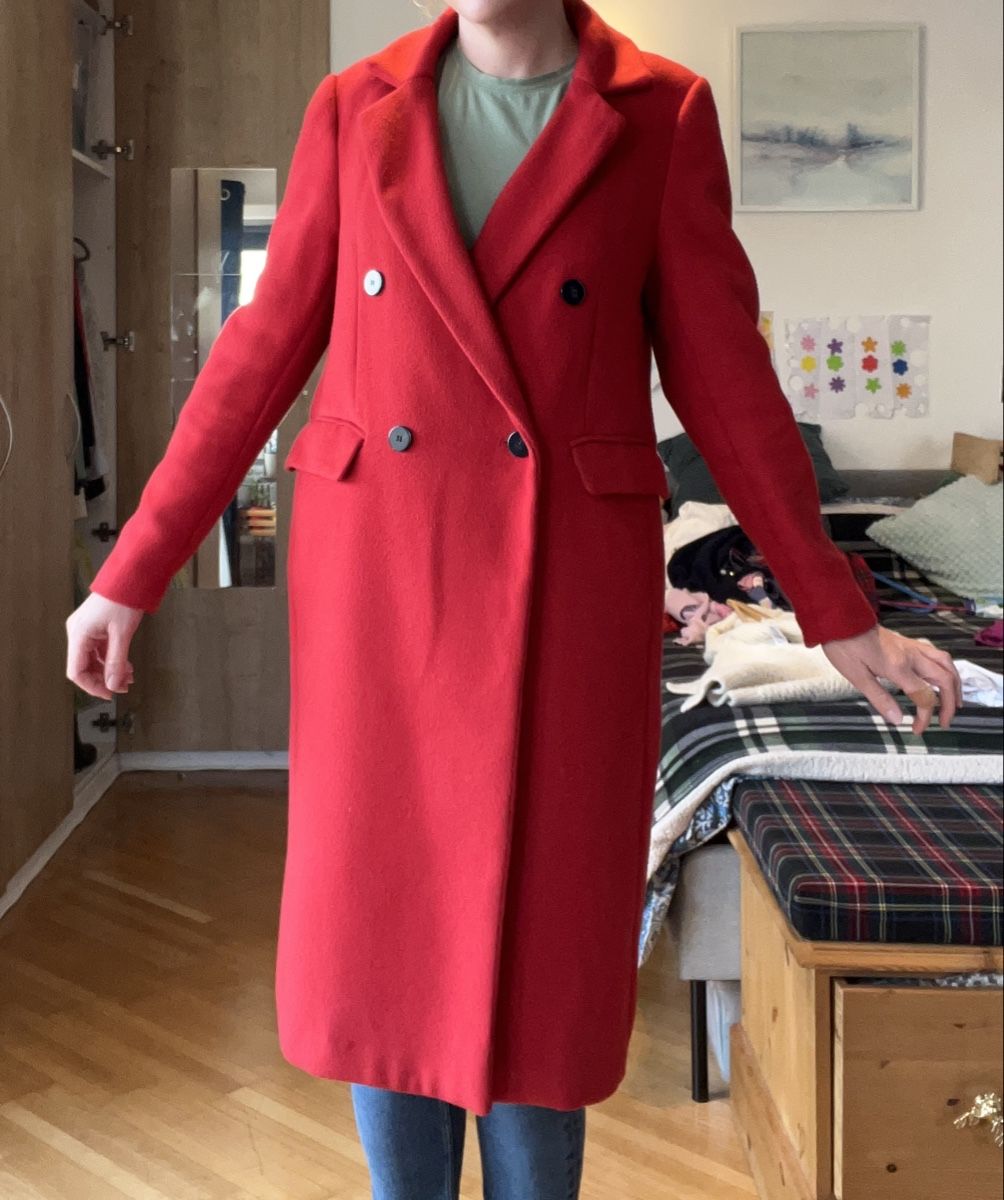 Cappotti: Red Winter Coat - Ladies Size 40 - Excellent Condition – Usato da Umiken venduto da deb_57xk 4