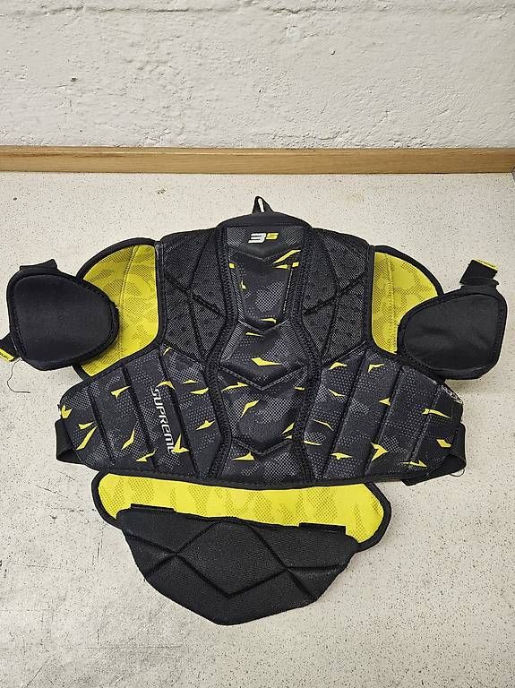Schutz & Schoner: BAUER Brustoanzer Junior M – Gebraucht aus Mühlethurnen von Narr 1