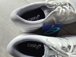 neu!Asics patriot gr. 41.5