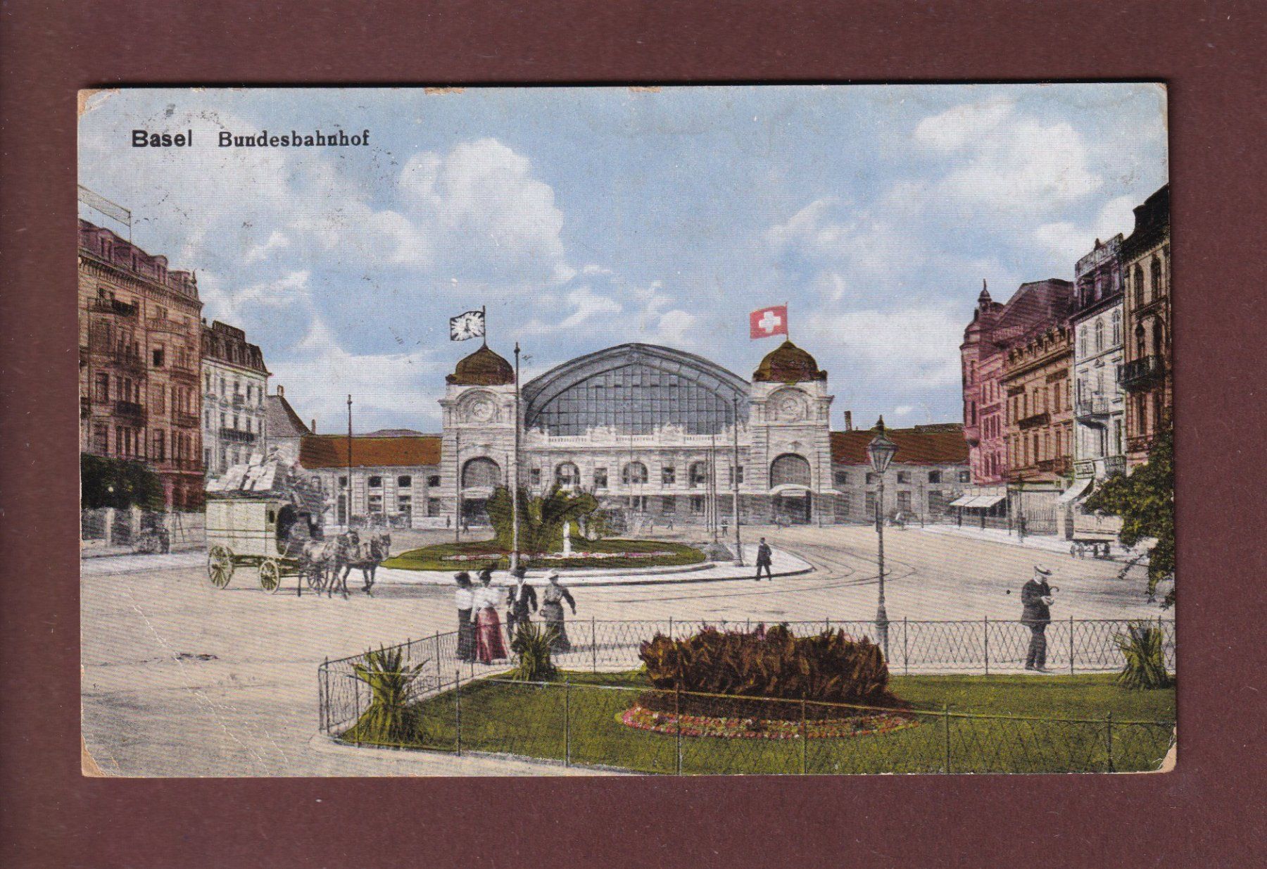 Cartoline postali: BASEL - Bundesbahnhof - Kutsche // Falte // – Usato da Pully venduto da nicecards