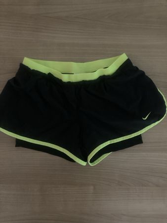 Shorts de course Nike Dri-Fit pour femme, taille S, noir/jau