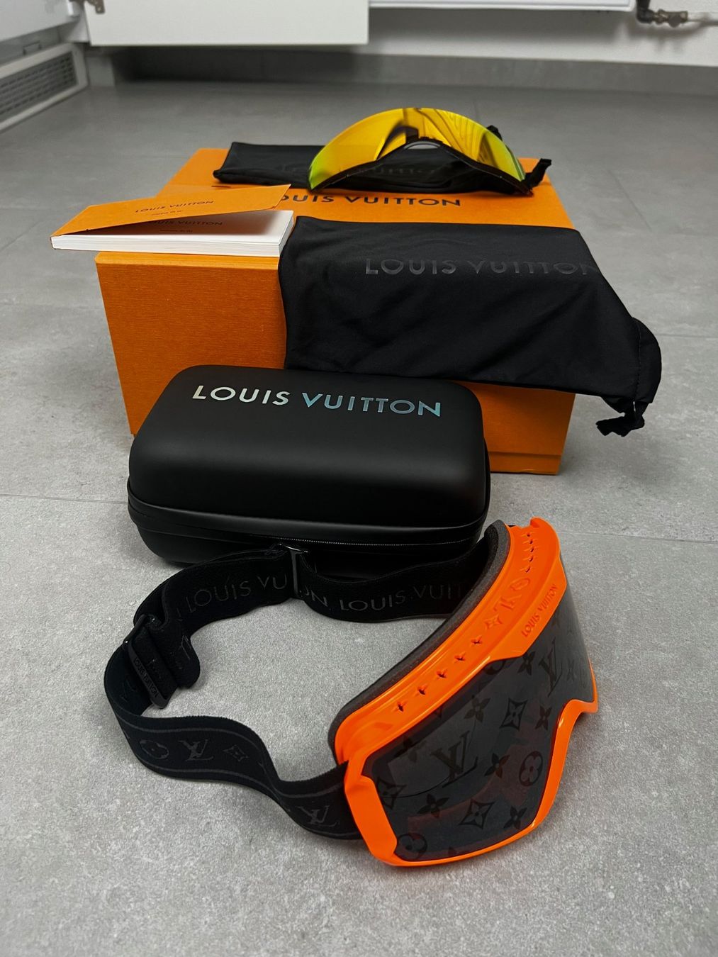 Louis Vuitton Occhiali & Lenti: Louis Vuitton Ski Mask – Nuovo (secondo la descrizione) da Biel/Bienne venduto da sami0788480082 4