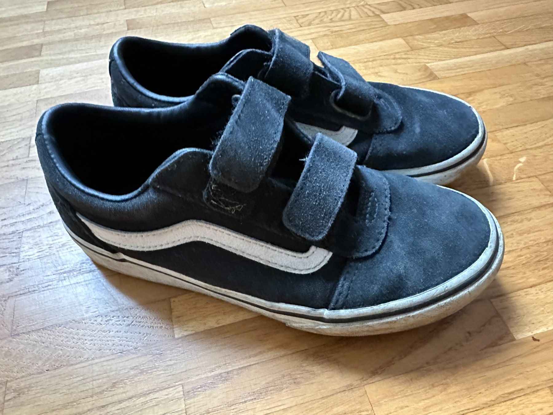 Vans Scarpe per ragazzi: Vans Kids Old Skool Black Suede Size 33 – Usato da Lausanne venduto da brixton 1