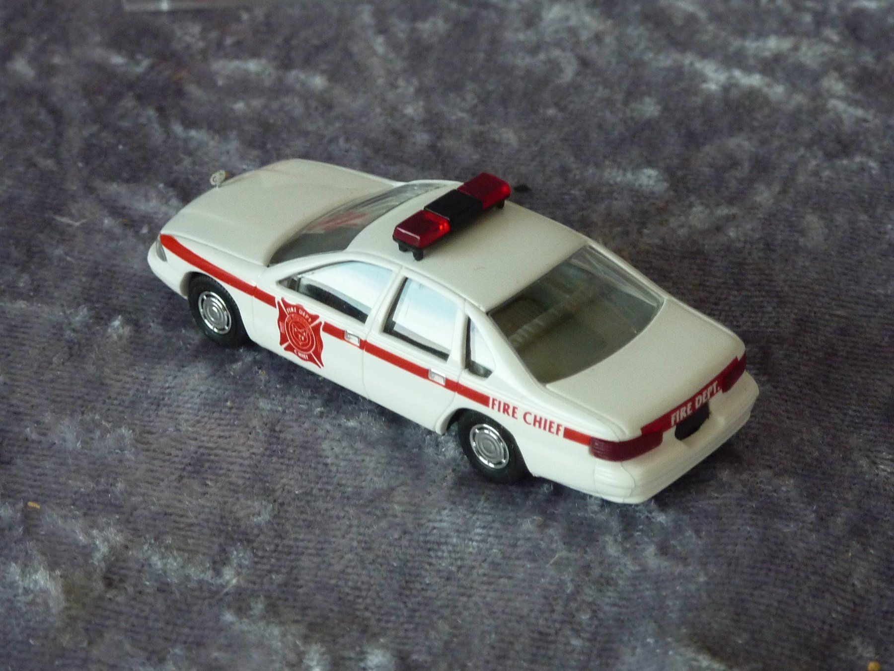 Busch Modellini d'auto: Chevrolet Caprice Fire Chief  1:87 – Nuovo e nell'imballaggio originale da Dürrenäsch venduto da Cobra1ch 2