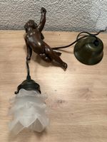 Engel/Putto Lampe mit Glas Schirm Blütenform