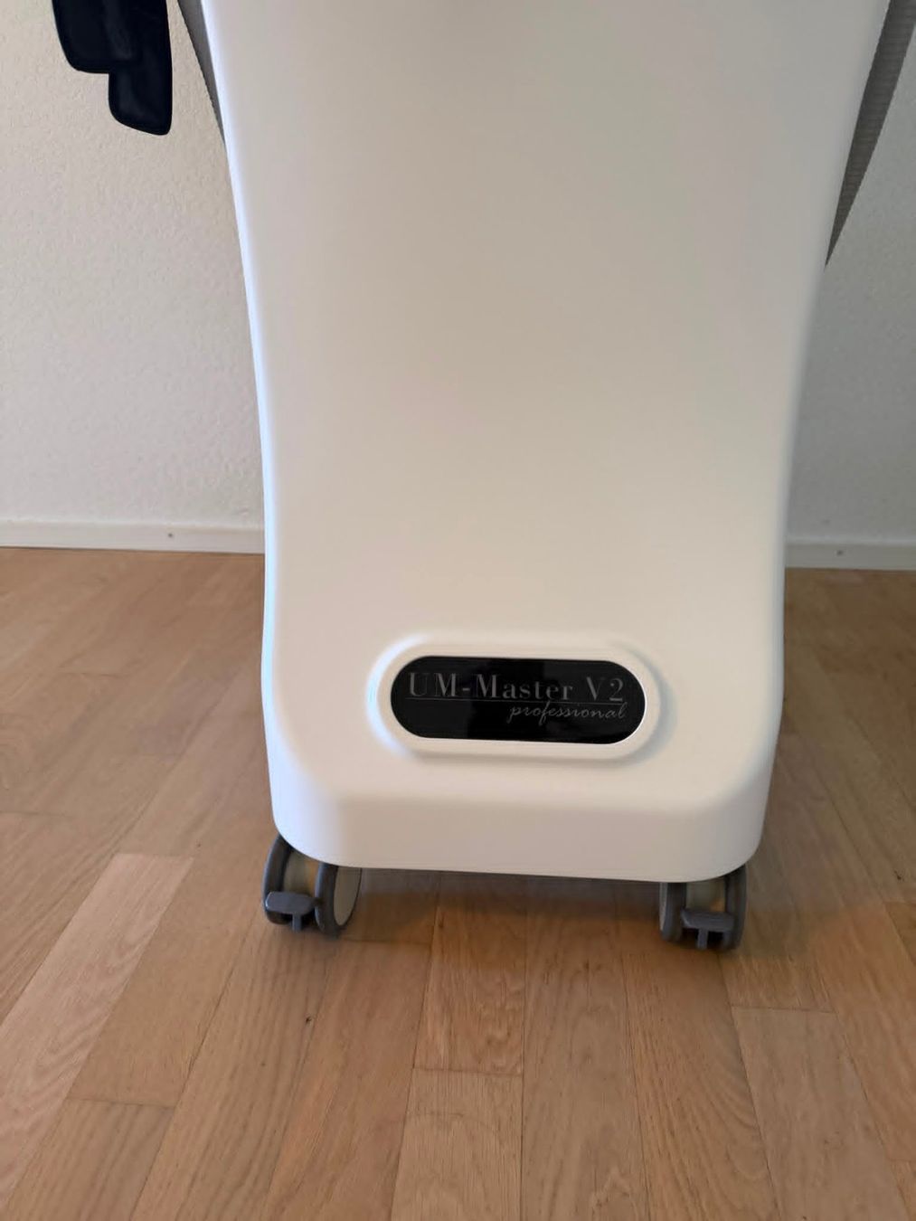 Attrezzature mediche: UM Master T14 Magnetresonanzsystem aus Erstbesitz. – Usato da Volketswil venduto da Rami12 8