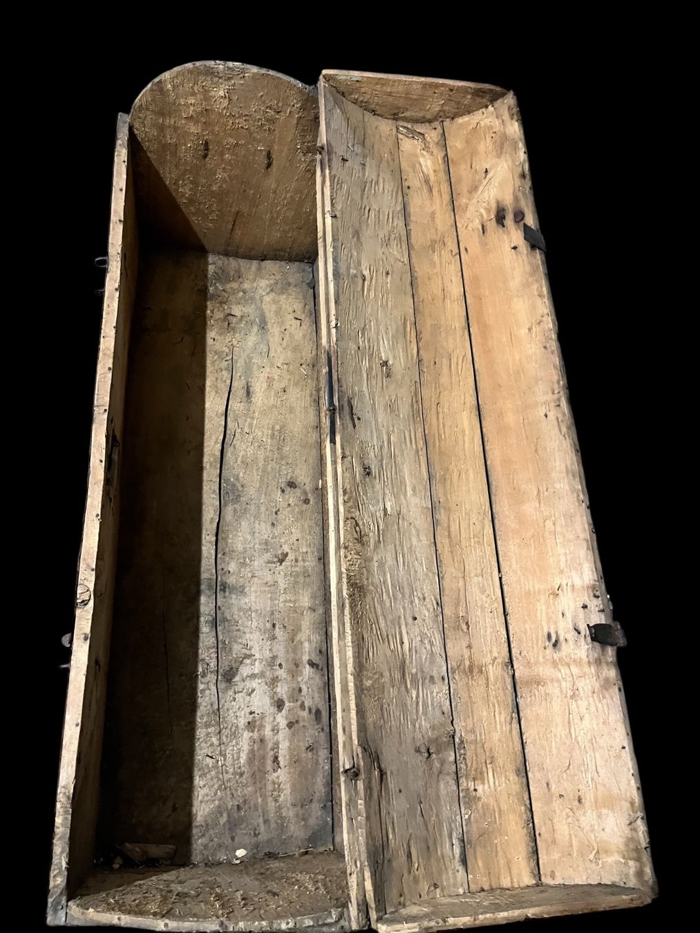 Truhen: Gotische Truhe wohl aus dem 15. oder 16. Jahrhundert – Gebraucht aus Ottikon von san_w99n 1