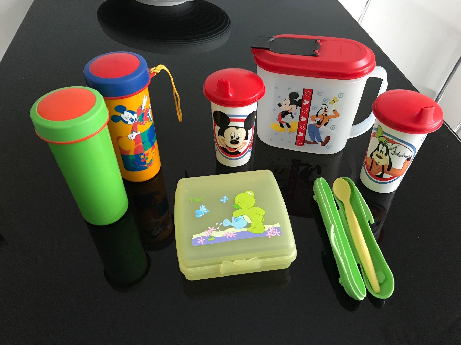 Tupperware Contenitori & Simili: KIDS - Tupperware Set Picknick Kinder Disney – Usato da Giubiasco venduto da baamboo