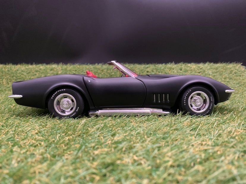 Revell Modellini d'auto: Chevrolet Corvette 1969 1:18 – Usato da Epautheyres venduto da LordSkull 3
