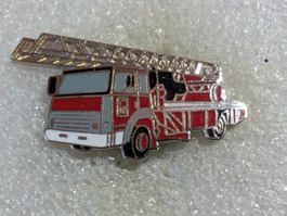 Ansteckpin 127: Feuerwehr LKW