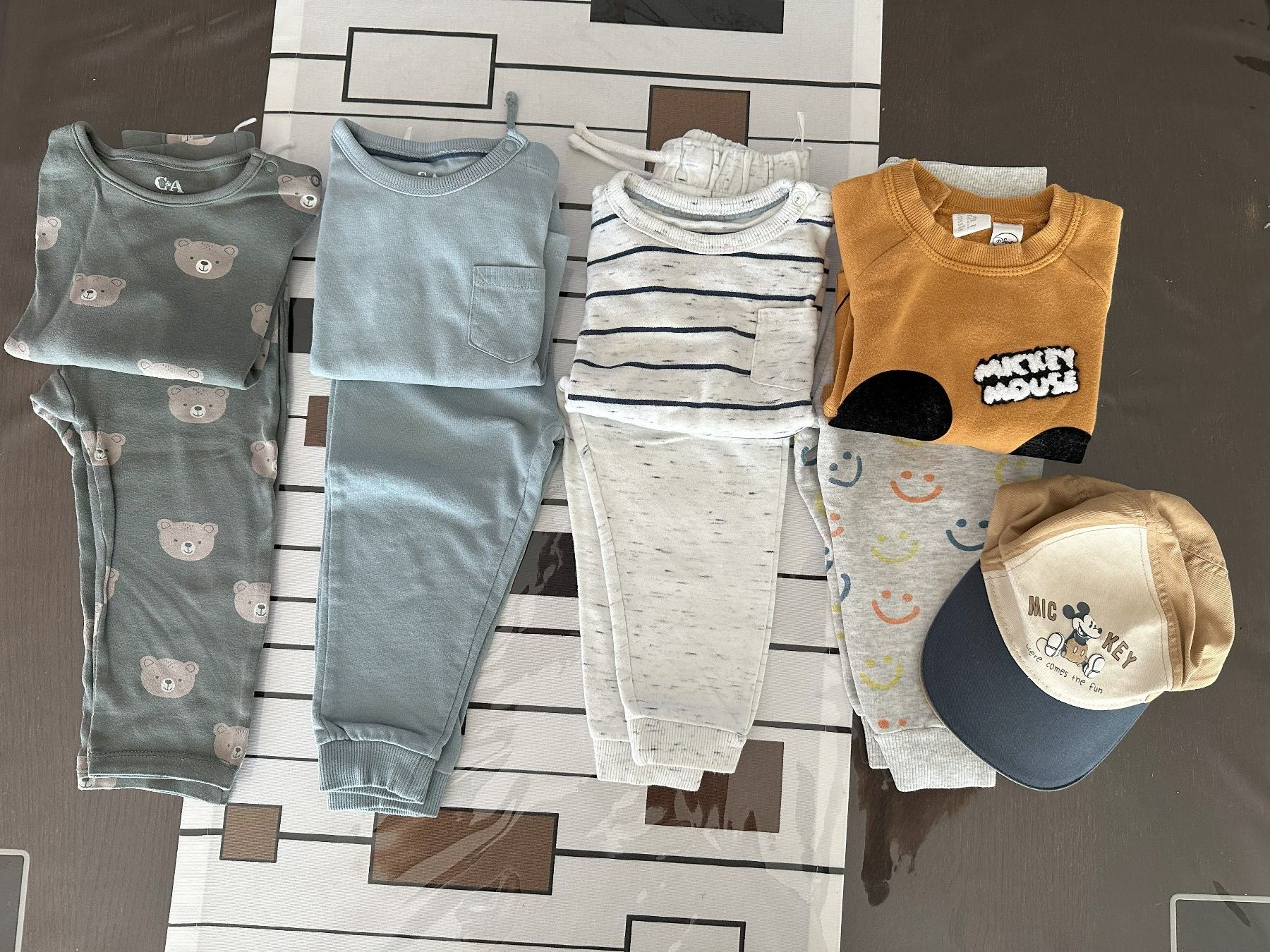 Lotti & Set di vestiti: Kinder Kleider – Usato da Bülach venduto da Gregorgiorgio