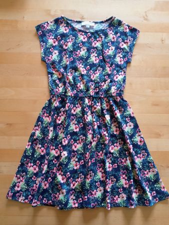 Robe fille 122 neuve